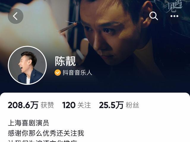 老娘舅|毛猛达用全家福做主页背景粉丝50万，美娟的介绍像简历才5万粉丝