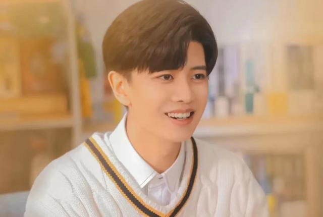 欧阳娜娜|两天8个瓜,欧阳娜娜翟子路恋情曝光,鹿晗关晓彤被曝已领证