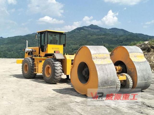 冲击式压路机冲击力含义?装载机带的冲击压路机是如何拖拽施工的?