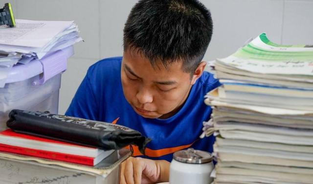 高考|双减后再添“新规”，高三复习时间被严格限制，学生家长着急了