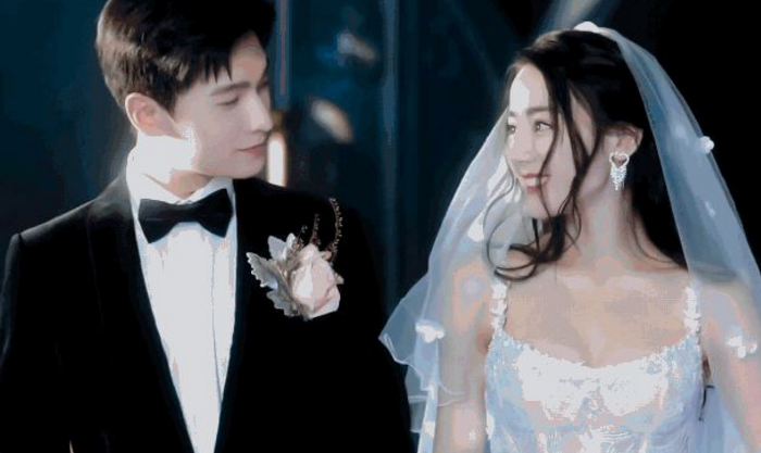 杨洋|杨洋和赵露思在一起了?我磕的cp塌房了,于途不要乔晶晶了吗?