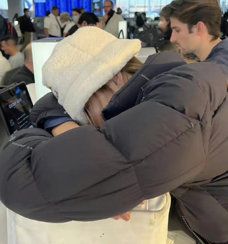 谷爱凌|谷爱凌“摆拍”遭怀疑，边化妆边学习，只是为了立学霸人设吗