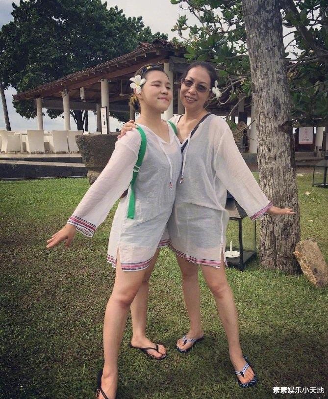 庄文杰|谢依霖曝妈妈患精神病：多次拿刀砍家人，烧炭上吊了好几次