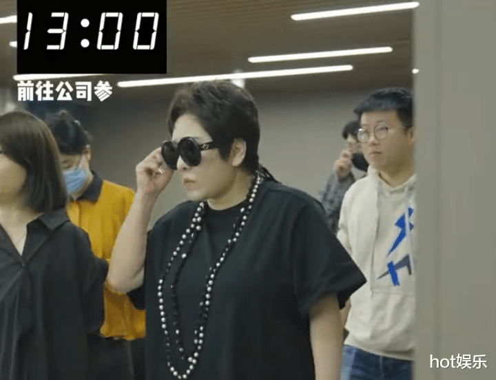 向太|向太首播阵容大，众明星助力，每分钟送手机，风头人气盖过张兰