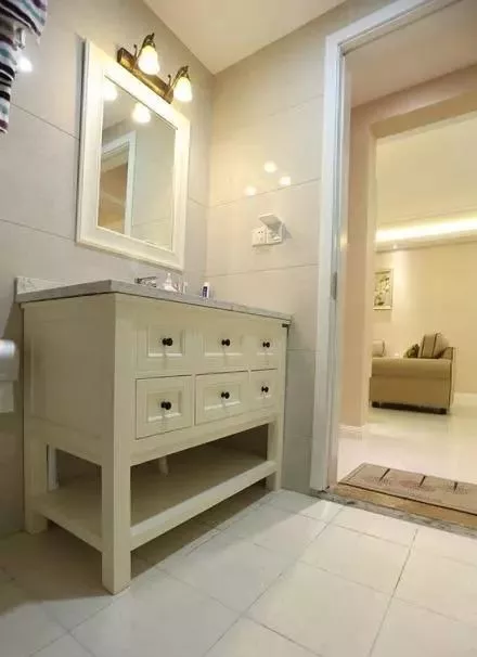 82㎡两居室，媳妇硬要玄关装镜子，阳台开放式，装修完才知实用