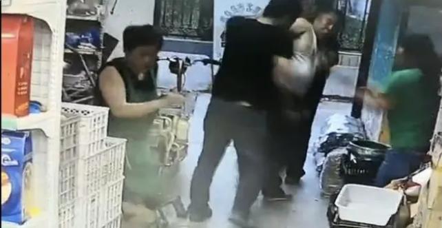 河北西瓜血案回顾:1个坏西瓜索赔1万!卖瓜老汉捅死老两口后自杀