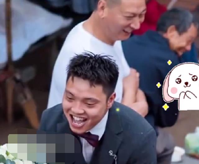 新人结婚跟拍照,新娘表示差强人意,网友:这是溢出屏幕的开心