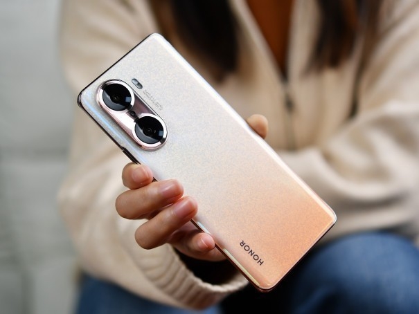 荣耀|一亿像素四摄+66W，荣耀曲面屏大跳水，到手2429元