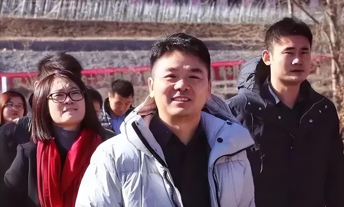 梅婷|中国好老板刘强东：捐款1亿为员工谋福利，怀二胎的妻子也将临盆