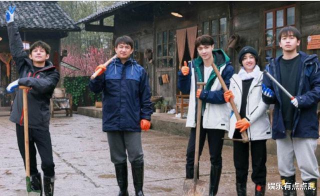 张子枫|郭麒麟曝问张子枫《向往6》首期飞行嘉宾被拒, 妹妹的回应笑翻全场