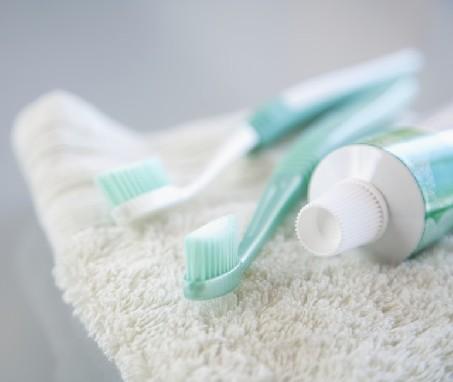 睡眠|医生建议：不论男女，睡觉前脚底抹上一点牙膏，想不到这么厉害！