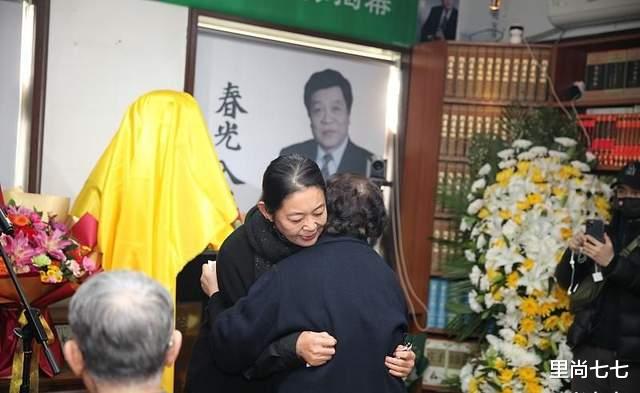 倪萍|赵忠祥塑像揭幕仪式现场，敬一丹、杨澜满眼泪痕，倪萍情绪稳定