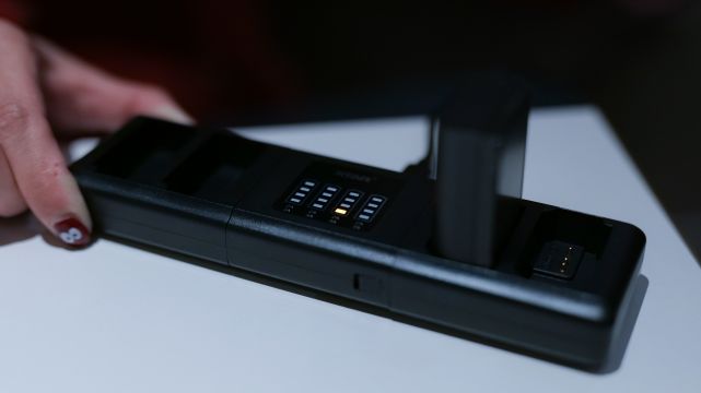 充电器|职业摄影师最想要的充电器！XTAR SN4全能相机充电器上手！