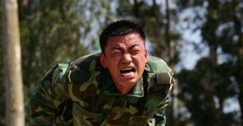 士兵突击|士兵突击:“钢七连”精简整编,白铁军为何退伍?军事素质是硬伤