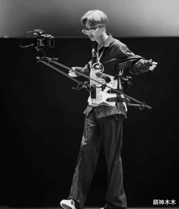 张艺兴|张艺兴演唱会彩排14小时，2000米海拔高强度唱跳，不愧是内娱卷王