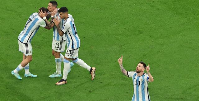 全乱了！一场7-5令阿根廷队内再变天，2名老将退位，接班人浮现