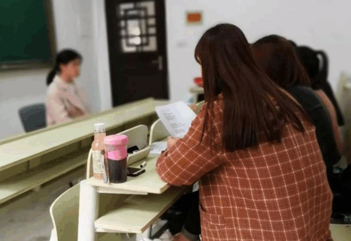 生命科学|考研生穿“西装”去复试，却直接被刷，导师：看到这些穿搭就头疼