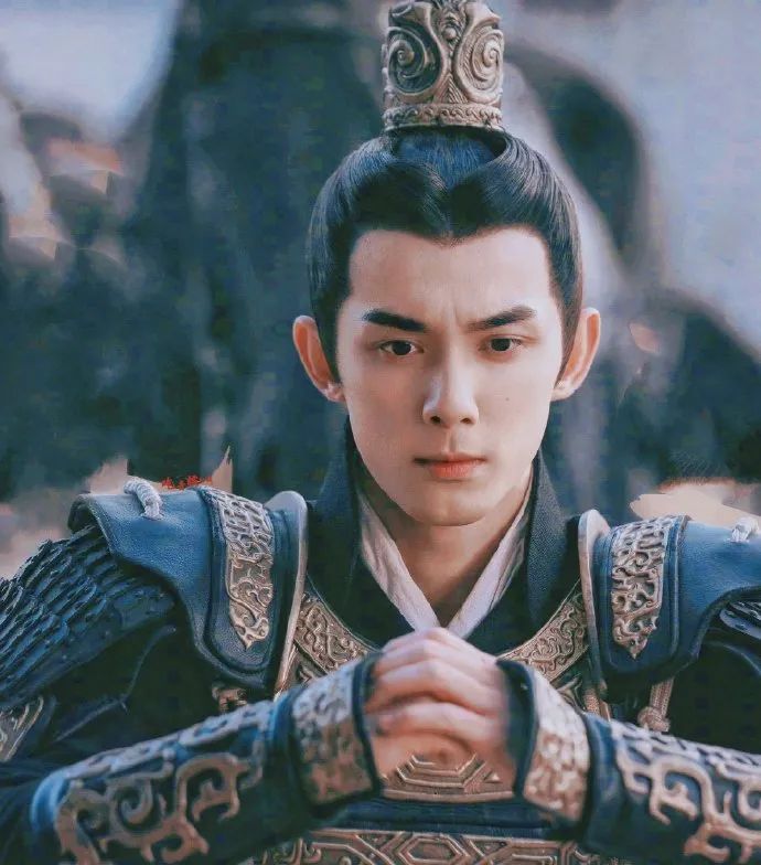 吴磊|赵露思公开22岁小狼狗，182cm八块腹肌的年下弟弟，谁不心动啊？