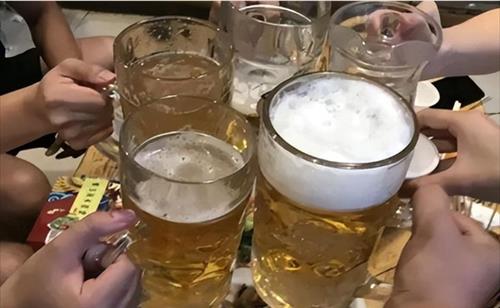 男子在烤肉店醉酒后摔死,父母算出1266万赔偿,大连法院判了