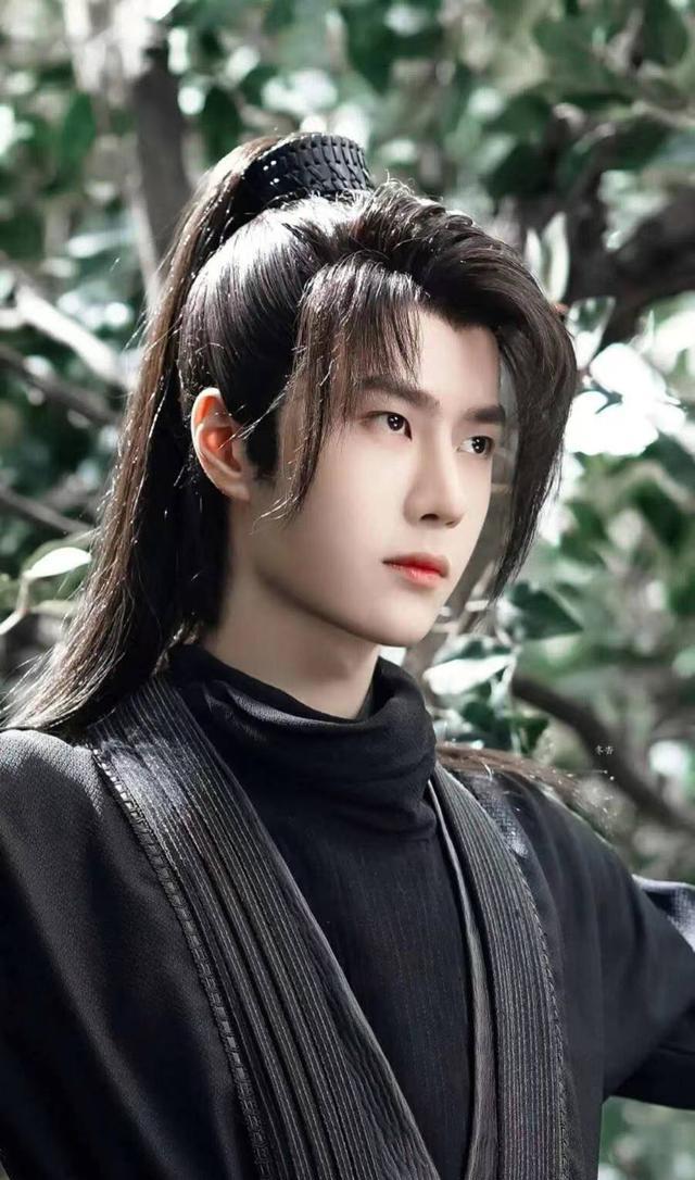 尹正|男星的颜值变化:黄晓明成功去油,王一博颜值下滑,尹正“姨化”