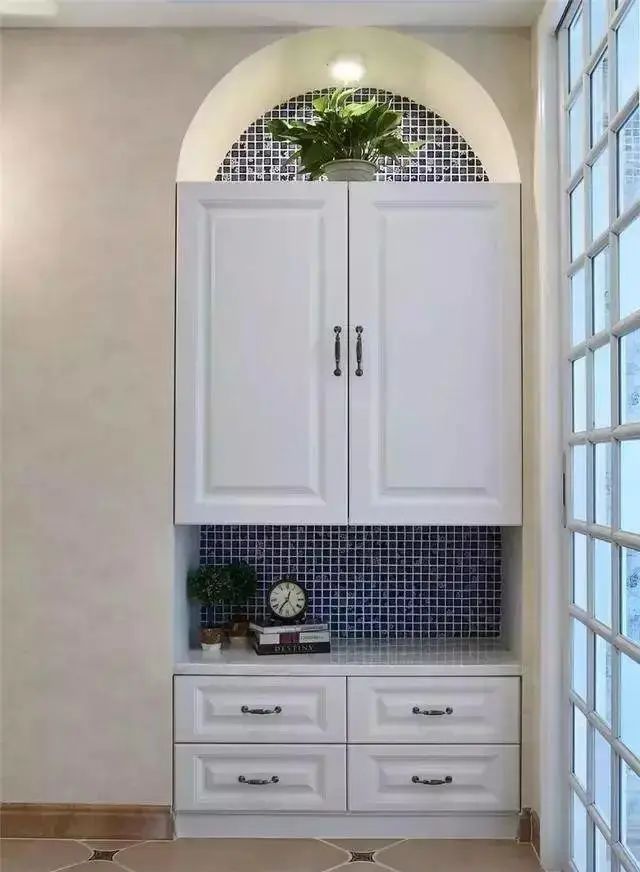 参观新房，一进门就看呆了，超喜欢卧室的嵌入式收纳柜