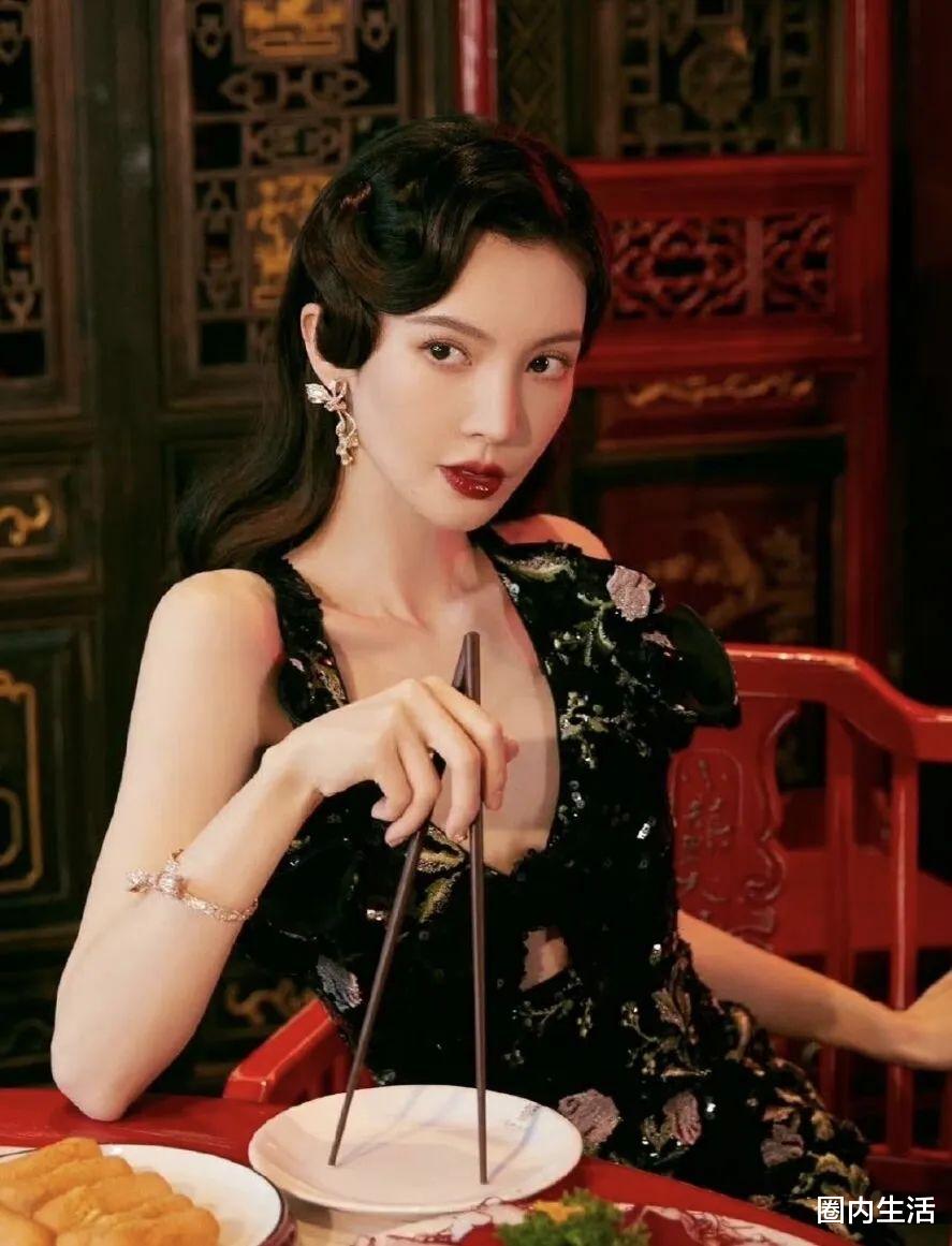 龚俊|龚俊出道以来就以正能量偶像作为宣传点，并吃到了不少人设的红利