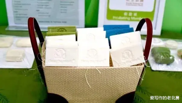 在宾馆退房时,把房间所有一次性物品带走的人,是真的穷吗?
