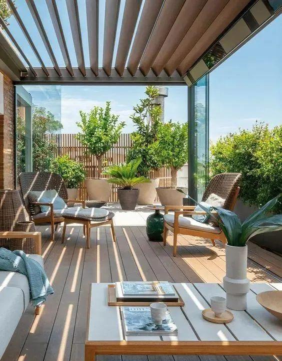 顶楼露台砖砌水池,在上面加2块板休闲,相当于拥有了一个小院子