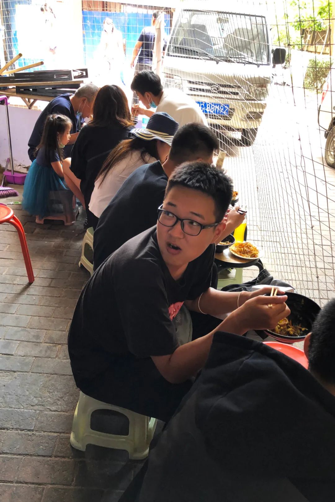 能让天津人放下煎饼馃子的，也就那碗捞（láo）面了！