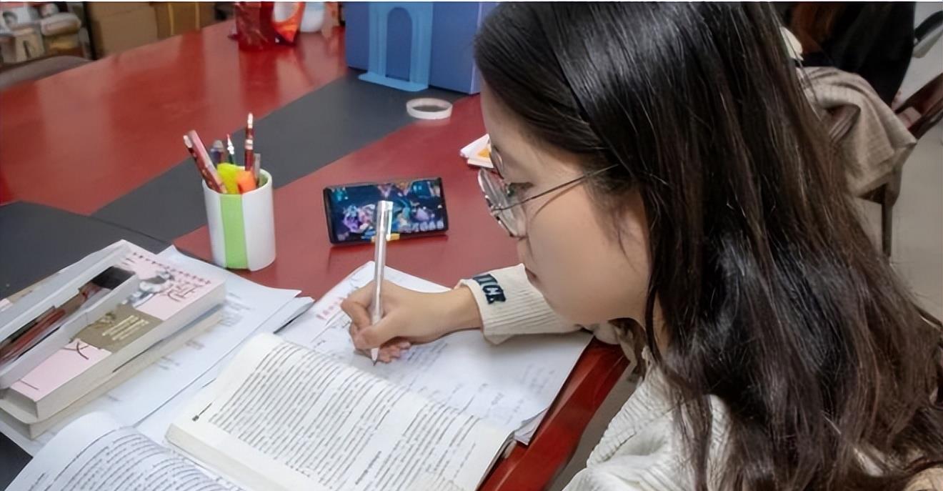 中暑|结果不会陪你演戏，大学生的几种“假努力”，对求职的作用很有限