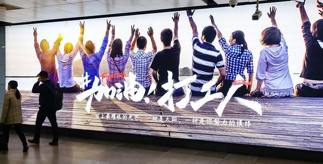 包吃包住|工资一天800元,每天工作12小时,包吃包住,你愿意做吗?