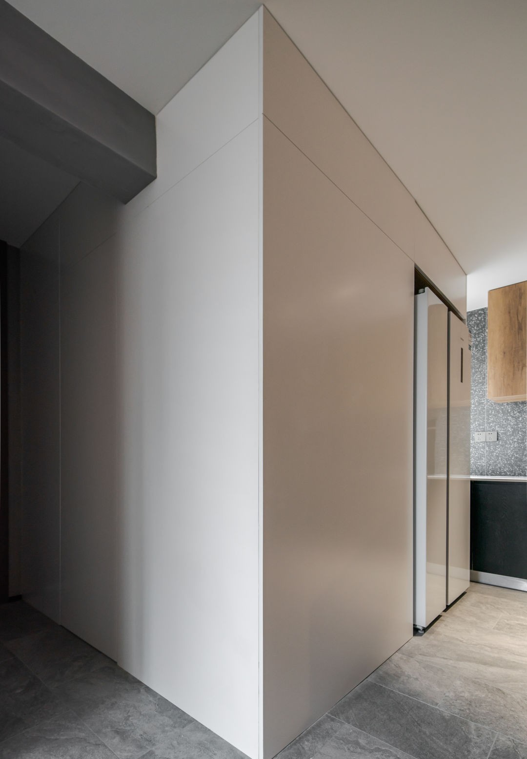 不管别人怎么说,她坚持把自己的家装成工业风格,有自己的高冷风