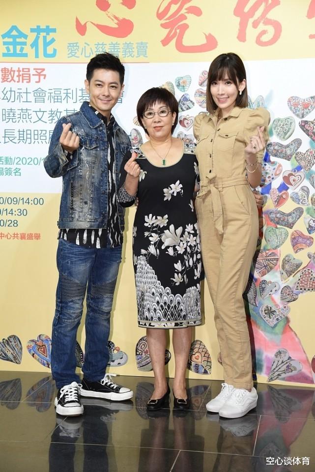 父母爱情|林志颖与老婆和妈妈同框，三人穿着简单大方，搭配风格还挺统一