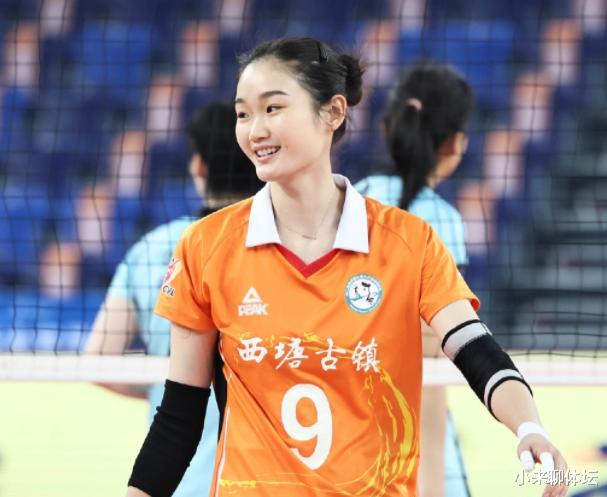 女排|女排副攻新星改变风格，呆萌小妹变御姐，进国家队要付出更多汗水