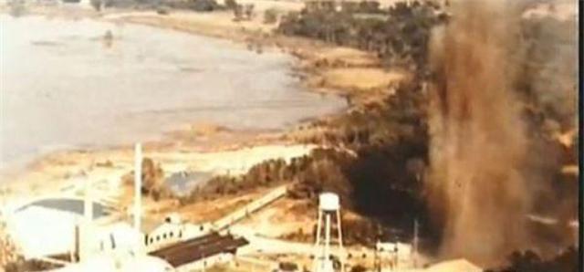 一个36厘米粗的钻头引发惨案,390亩地表被55米旋涡卷入地下!
