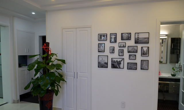 朋友新家装好了,很小很温馨,头一次看见这么设计电视墙的!