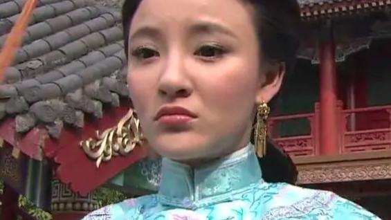 刘雨欣|刘雨欣整容变毁容面目全非，从网红脸到芭比脸，已看不出原本模样！