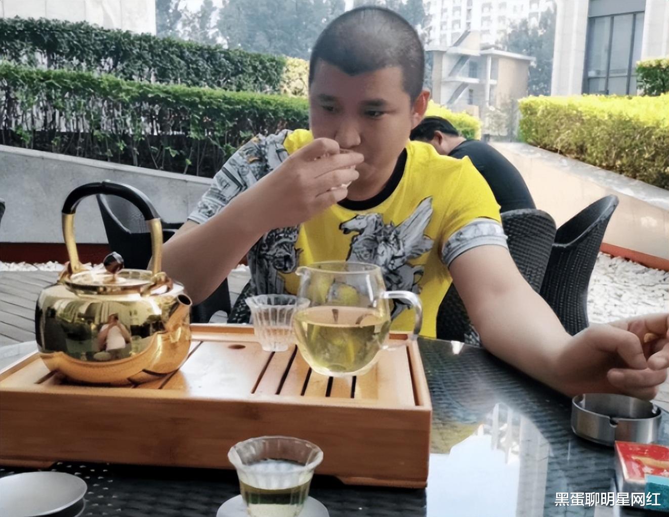 东方阿保发飙!怒斥散打哥欠钱不还,爆料二驴、张二嫂“涨假粉”