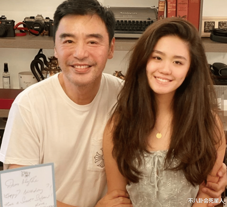 男神 12位香港男神的女儿，有人1米8身材火辣，有人胖到200斤