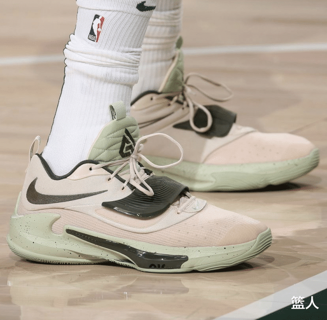 伊塞亚·托马斯|NBA球员上脚：哈登6代很骚气，小托马斯首秀穿Kobe4