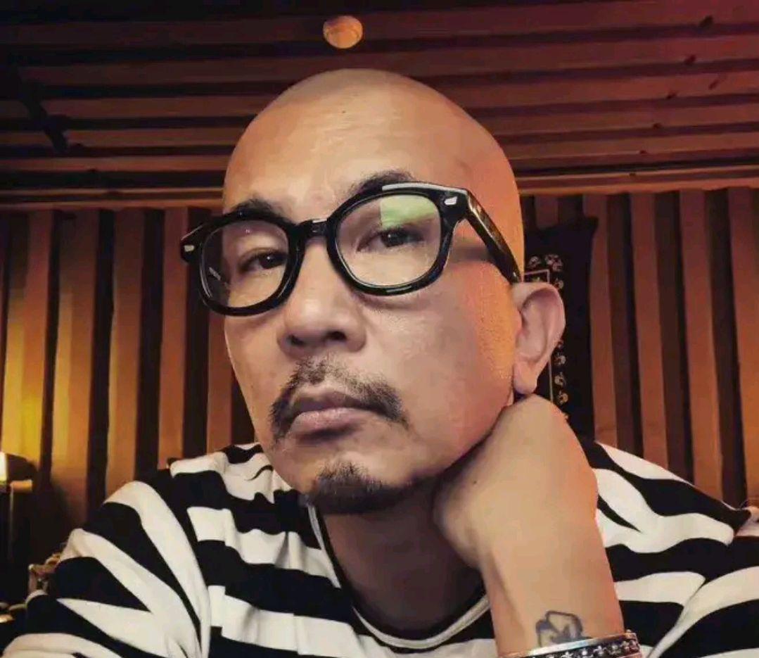 大S|大S现任老公具俊晔,婚后穿着打扮显年轻,和小姨子营业互动拍杂志