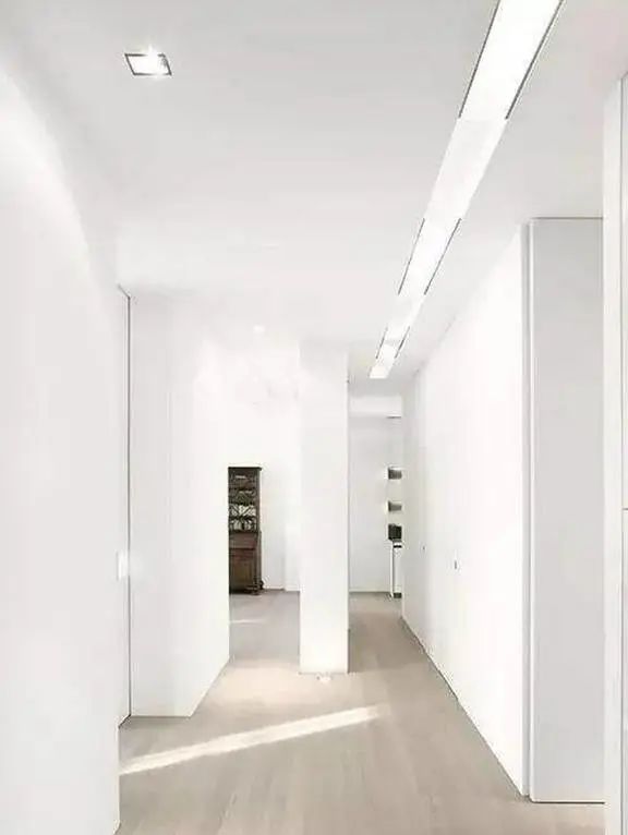 地板通铺为了全屋“面子工程”,师傅不乐意了:出问题我可不负责