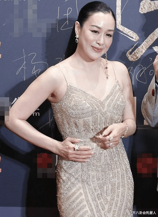 布兰妮·斯皮尔斯|别迷恋纸片人身材了！这7位挂历美人告诉你，浑身是肉也能很好看