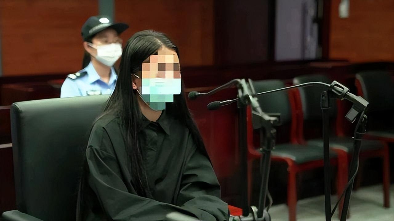 案例回顾：杭州“女主播”被抓后，网友调侃没看够，律师称三年起步