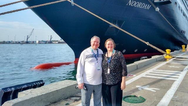 设计师|美国一对50岁夫妇卖光家产，退休后住游轮上：比房贷便宜的多