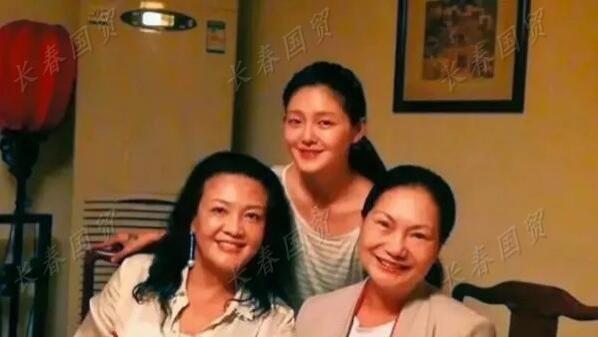 张兰|张兰回怼S妈后人气爆棚，直播在线观众10万+，粉丝增长50万+