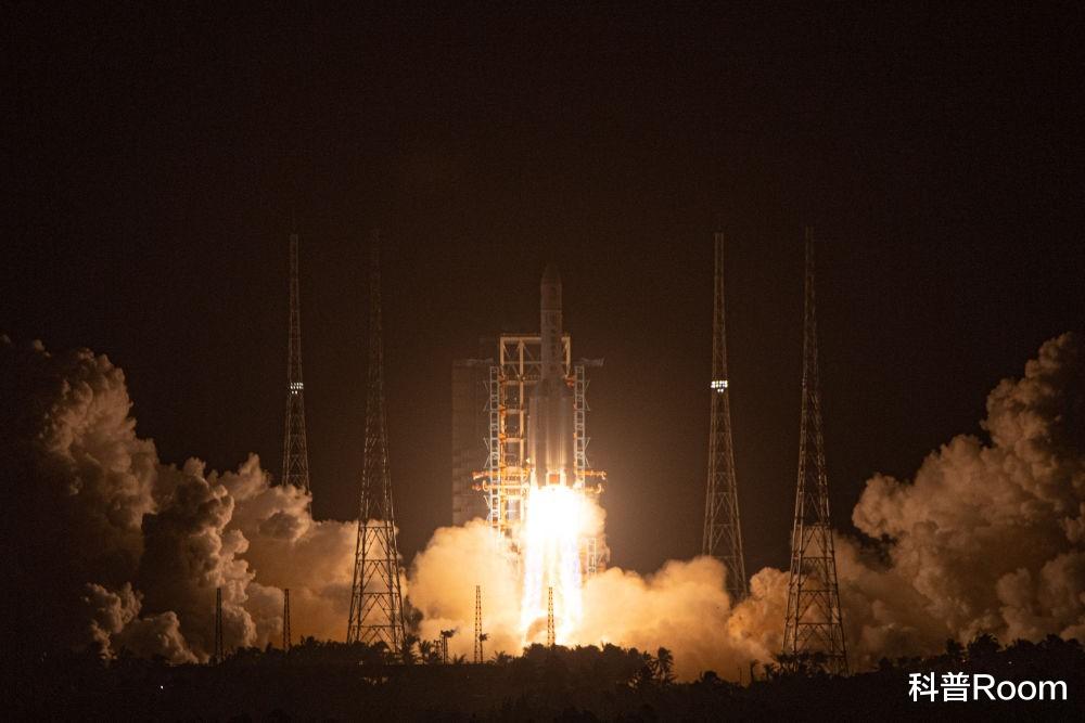 航天实力雄厚的日本,为何不直接登月采土,而飞3.5亿公里外采样