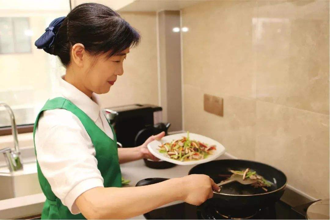 上海男子出轨杀妻后抛尸荒野,警方抓到他时,称:是她咎由自取