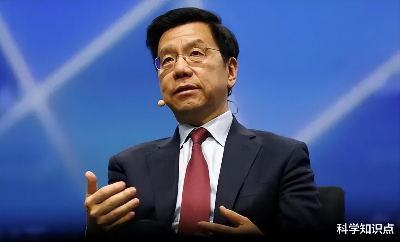李开复|不忘记自己是中国人,他执意从美撤离,把864家公司带回祖国