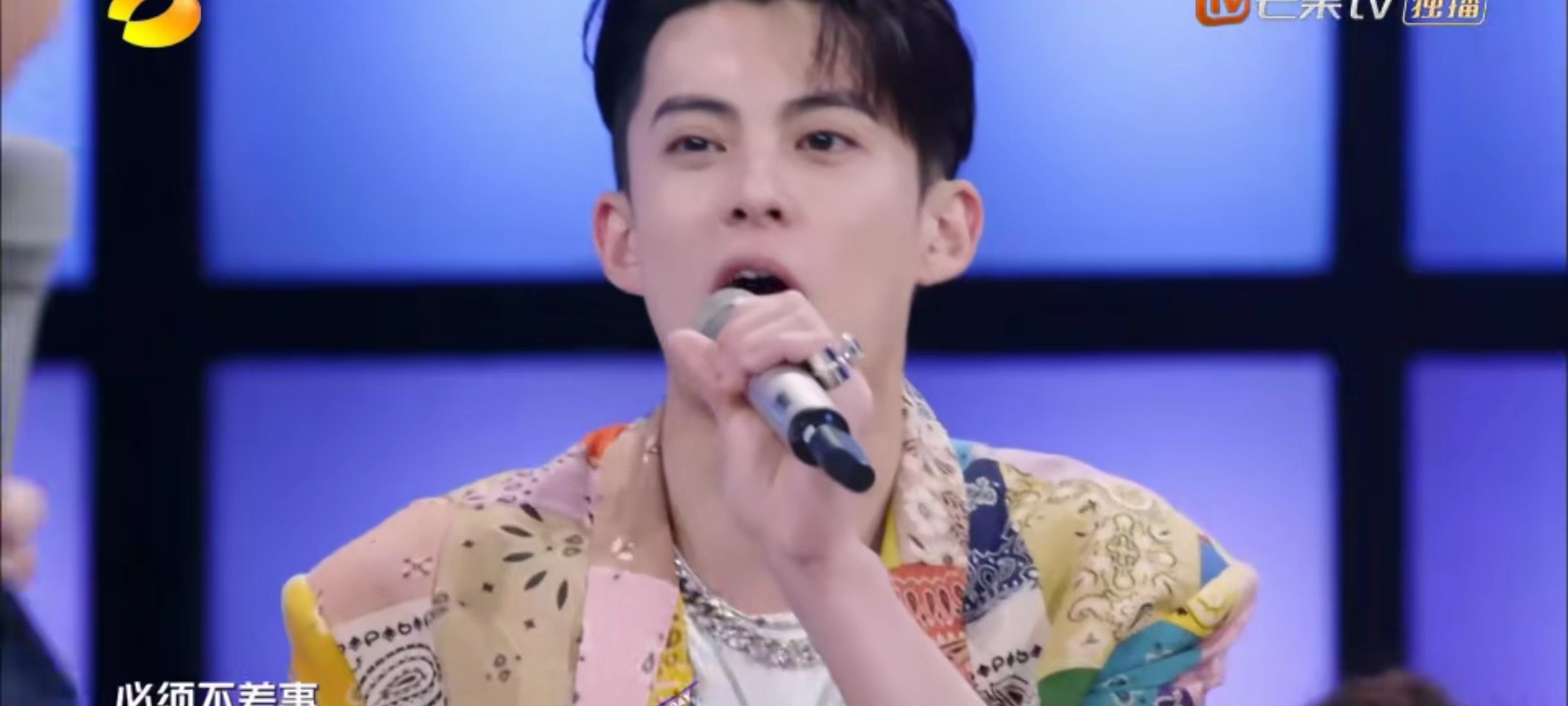 何炅|何炅“放在女嘉宾腰上的手”，这才是一个男性对女性该有的尊重